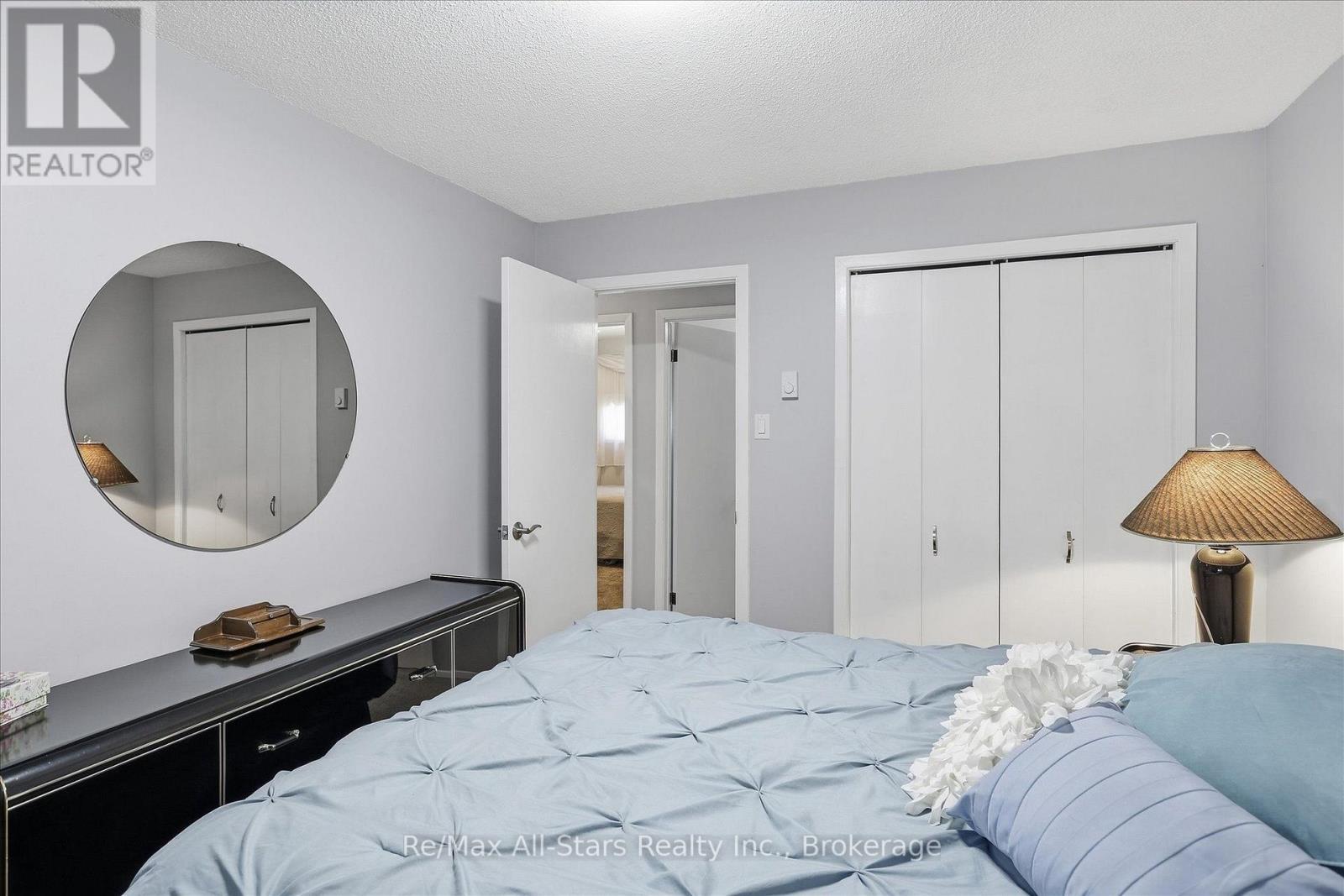 10 EMILY STREET N - 17