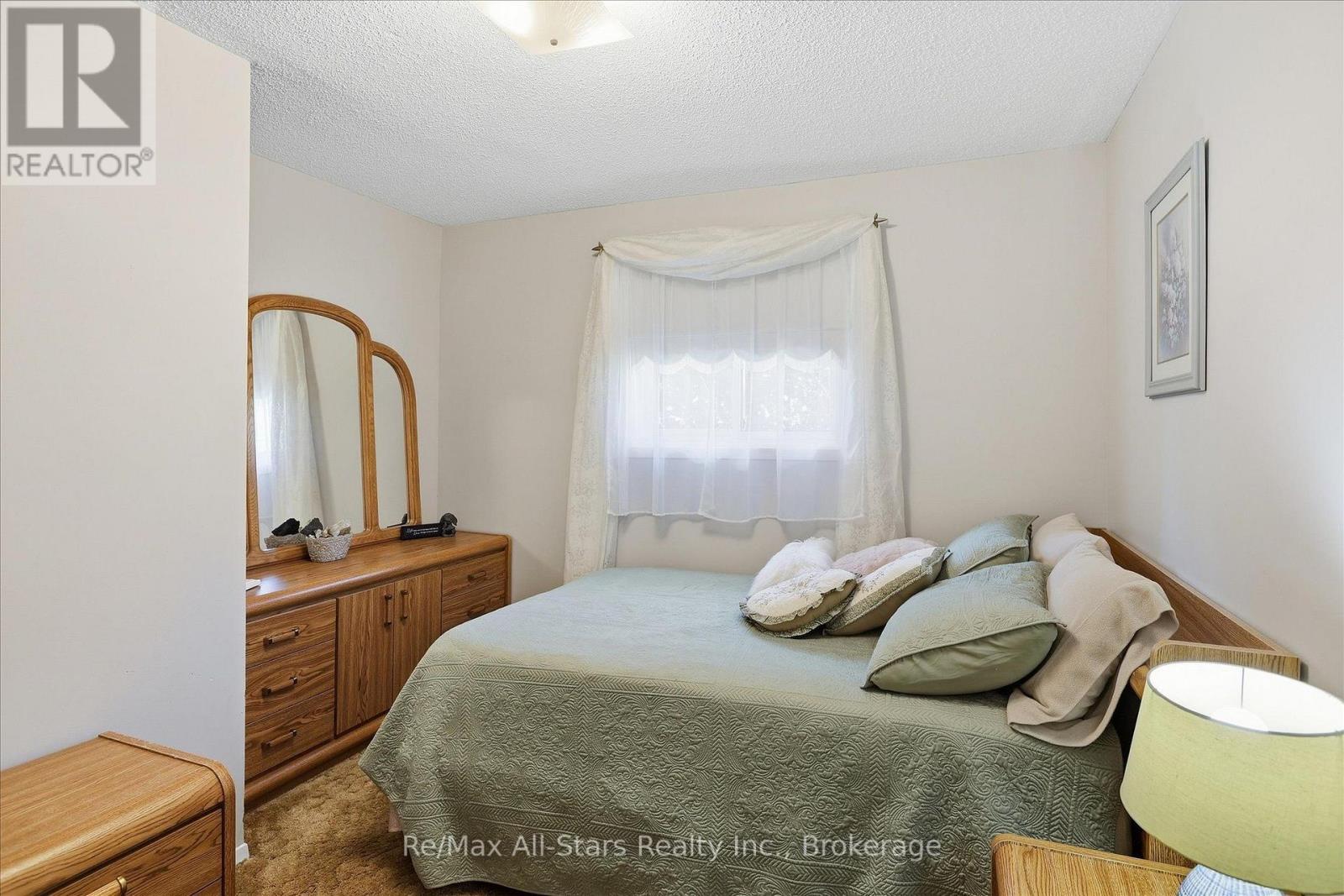 10 EMILY STREET N - 20
