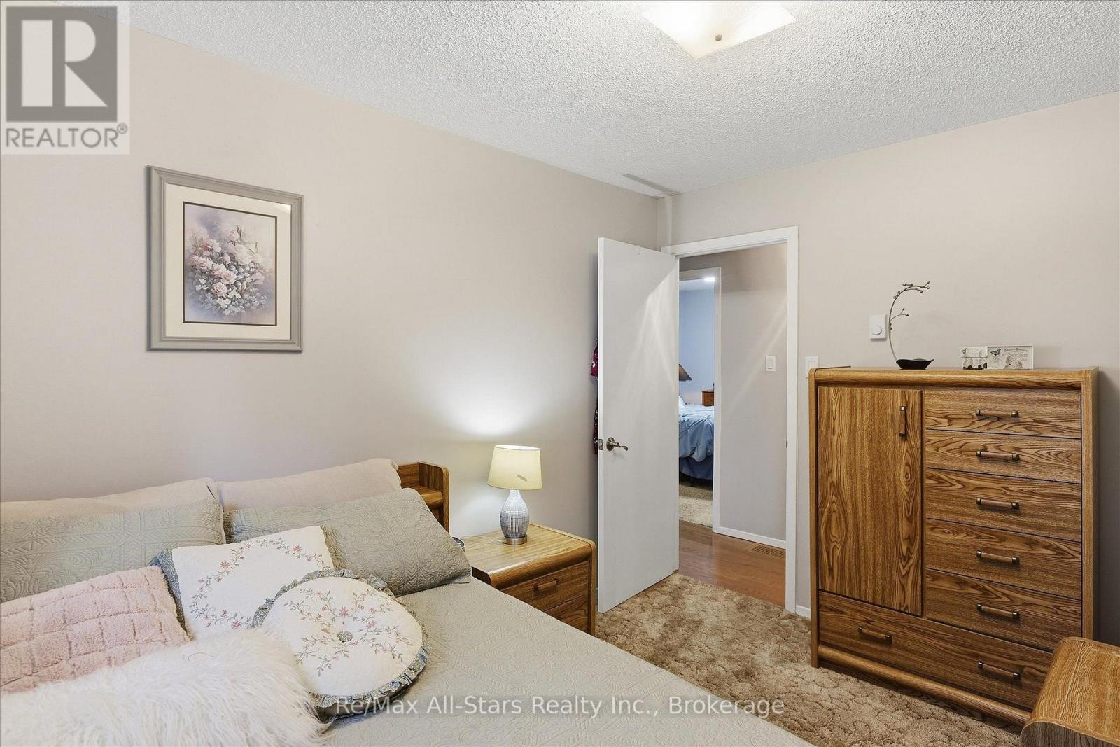 10 EMILY STREET N - 21