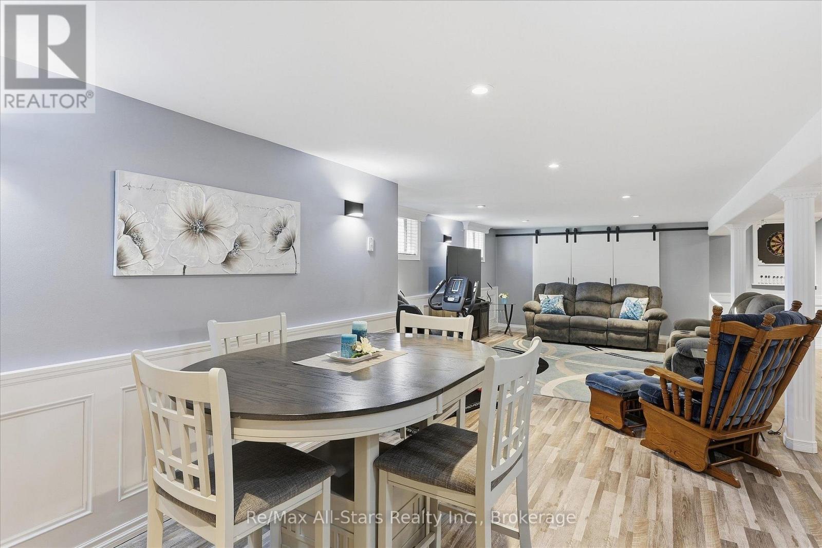 10 EMILY STREET N - 24