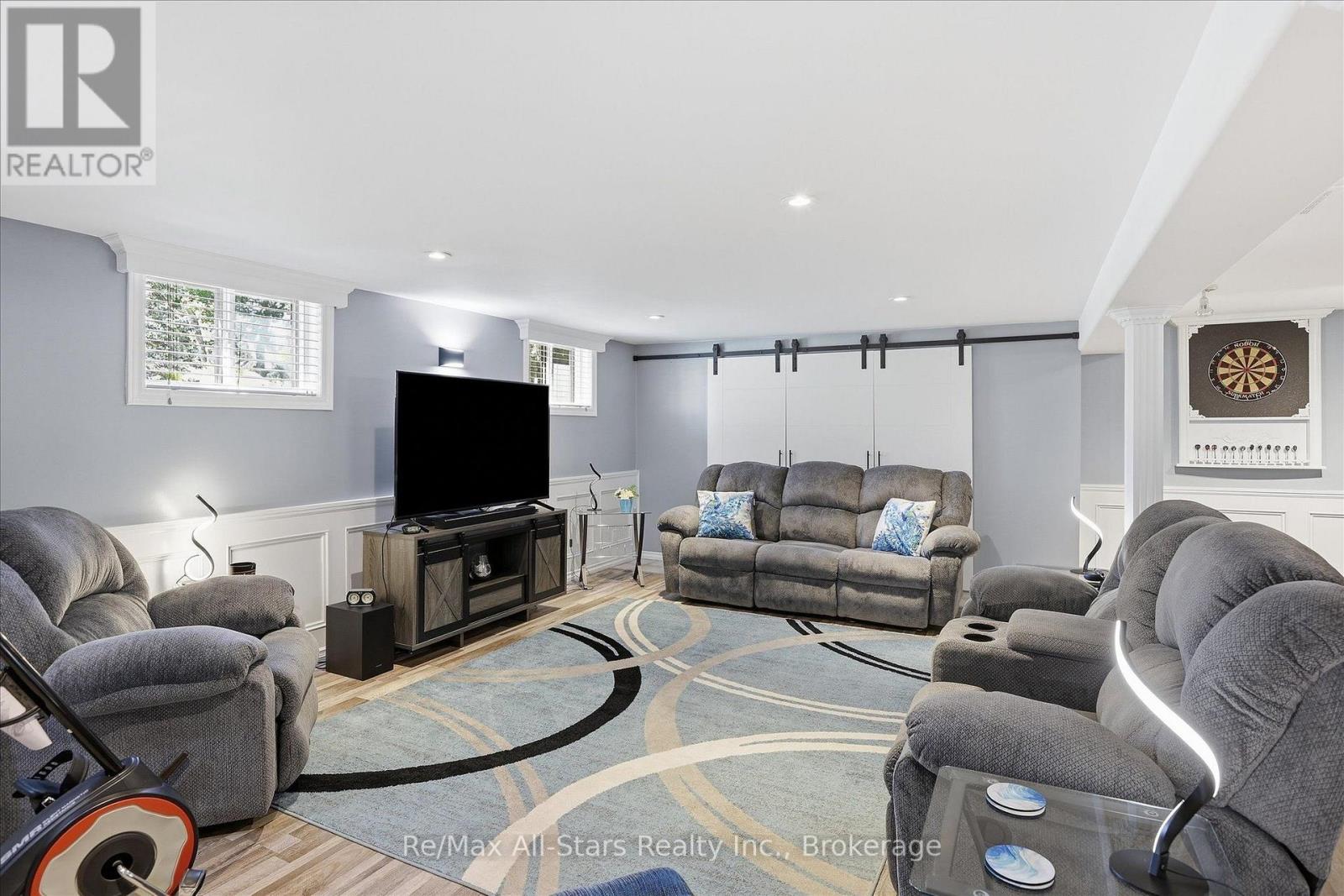 10 EMILY STREET N - 26