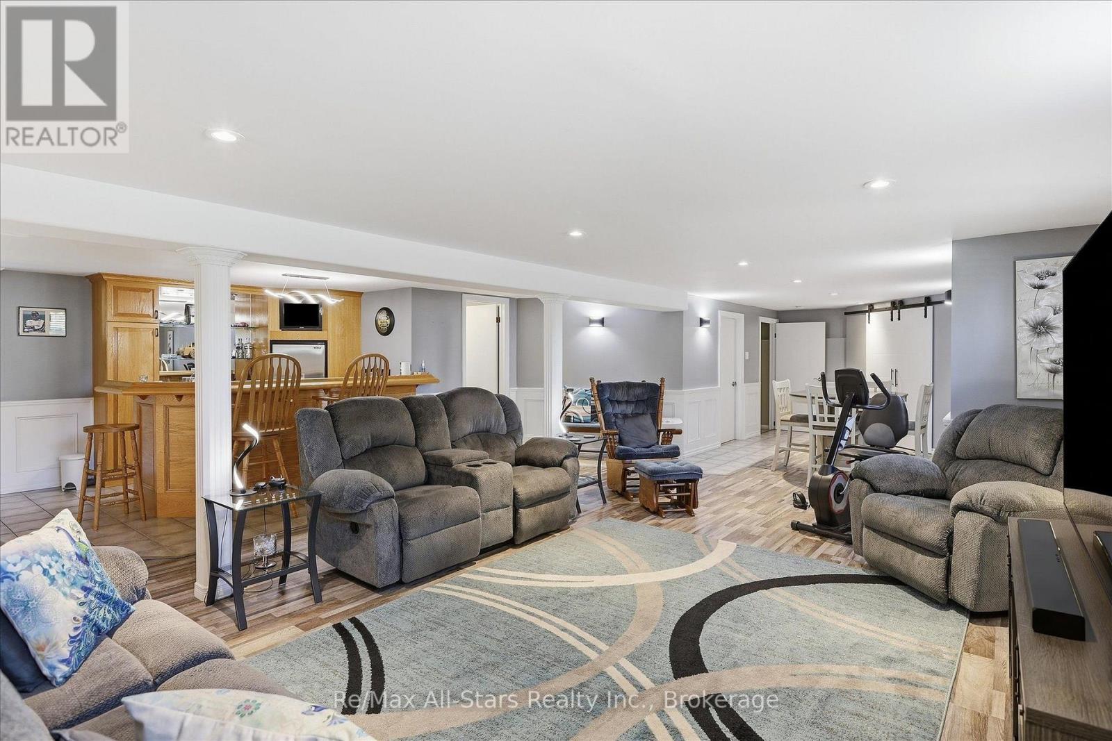 10 EMILY STREET N - 28