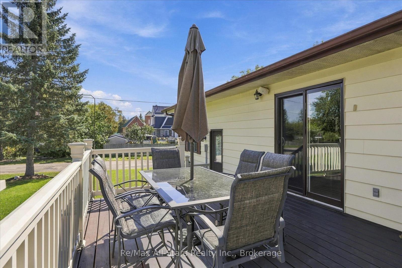 10 EMILY STREET N - 36