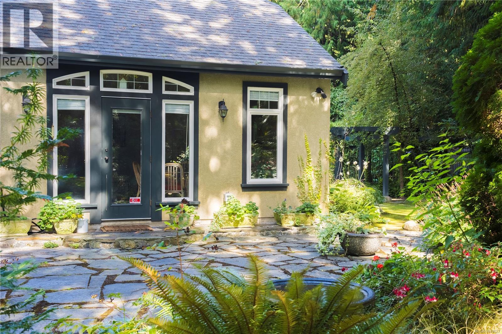 671 Dalkeith Ave - 34