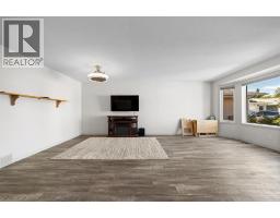 3pc Bathroom - 3936 56a Street Close, Camrose, AB T4V4L1 Photo 9