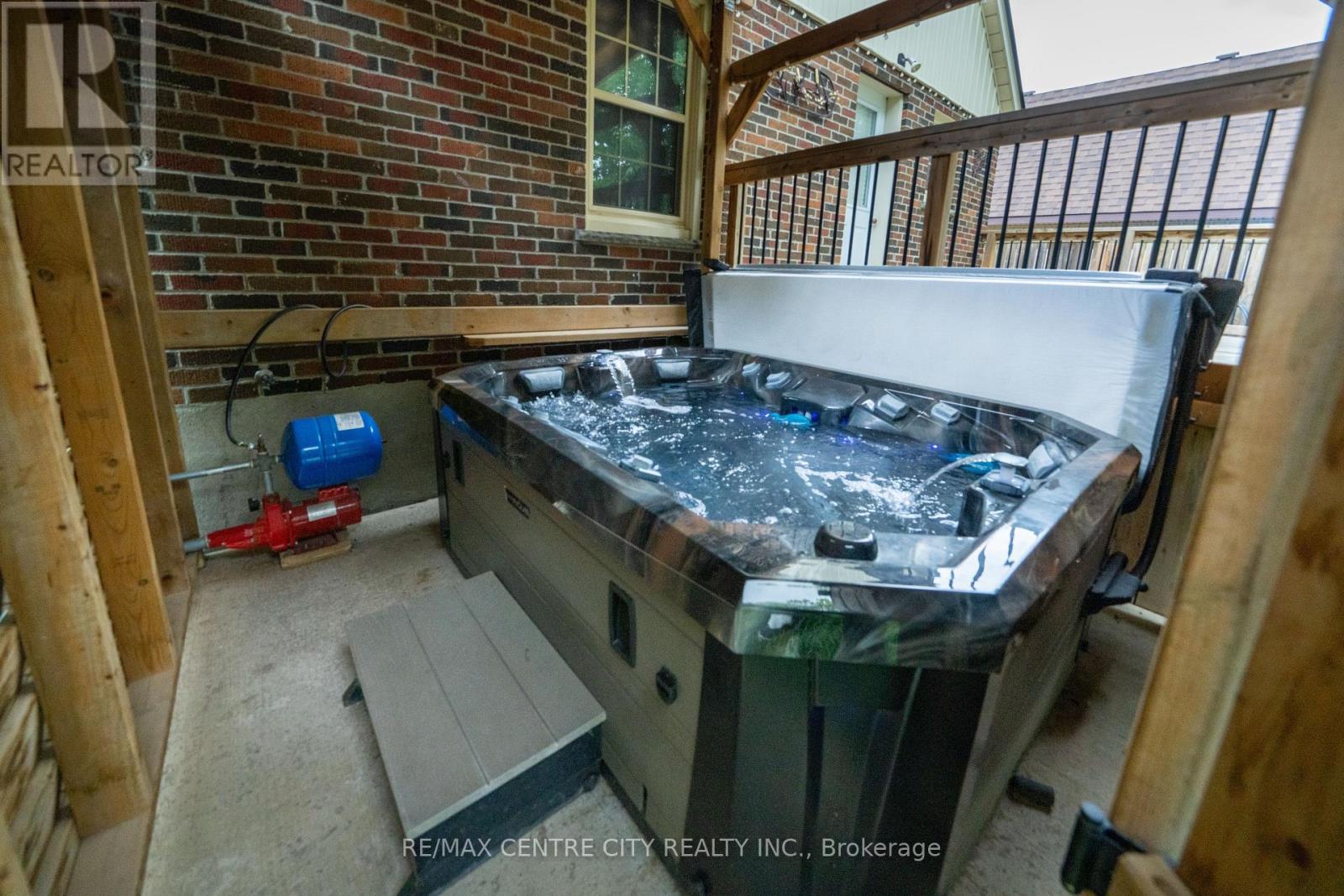 227 BEATTIE STREET - Image 37