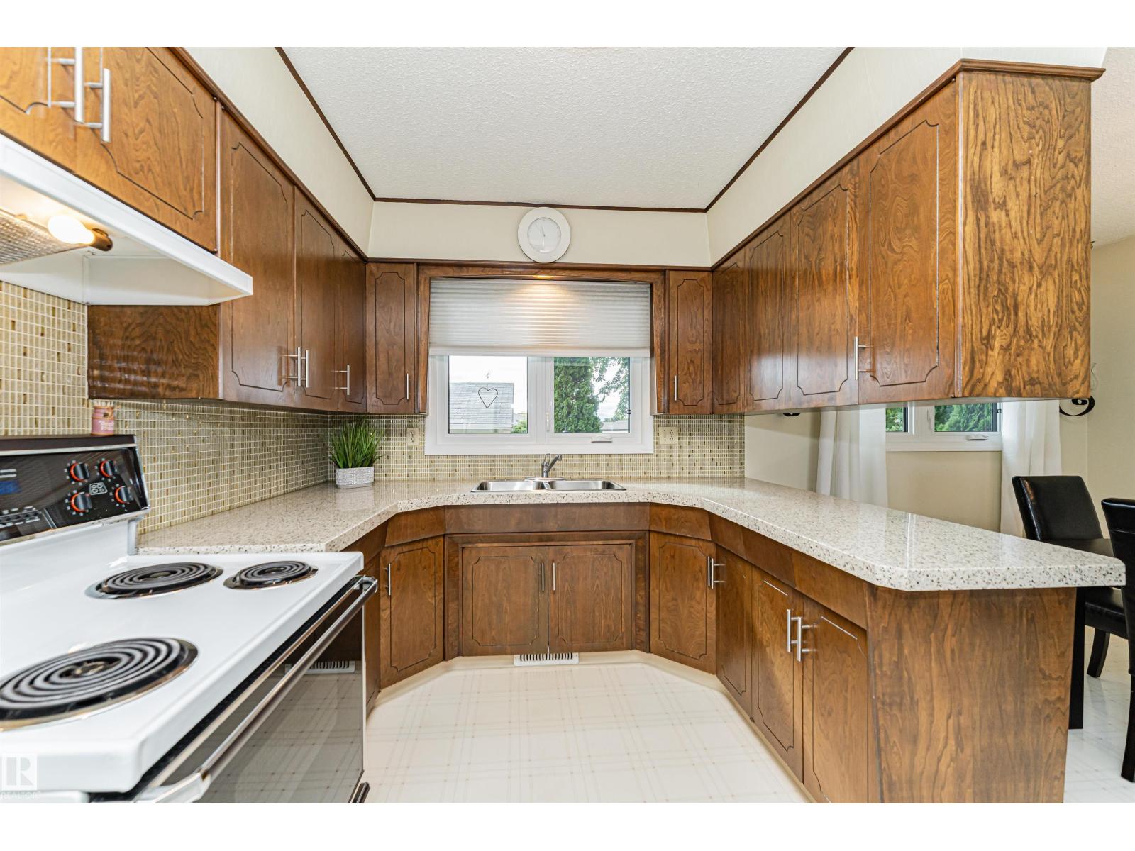11419 149 AV NW - 10