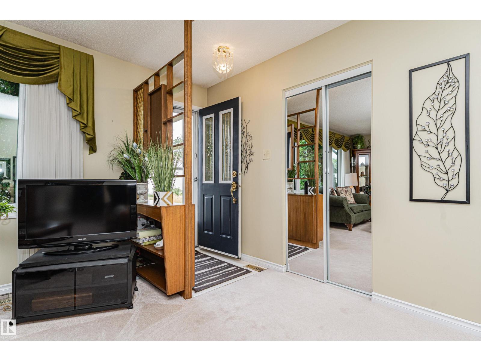 11419 149 AV NW, Edmonton, Alberta, T5X1B9, Edmonton, Alberta — photo 4 of 5