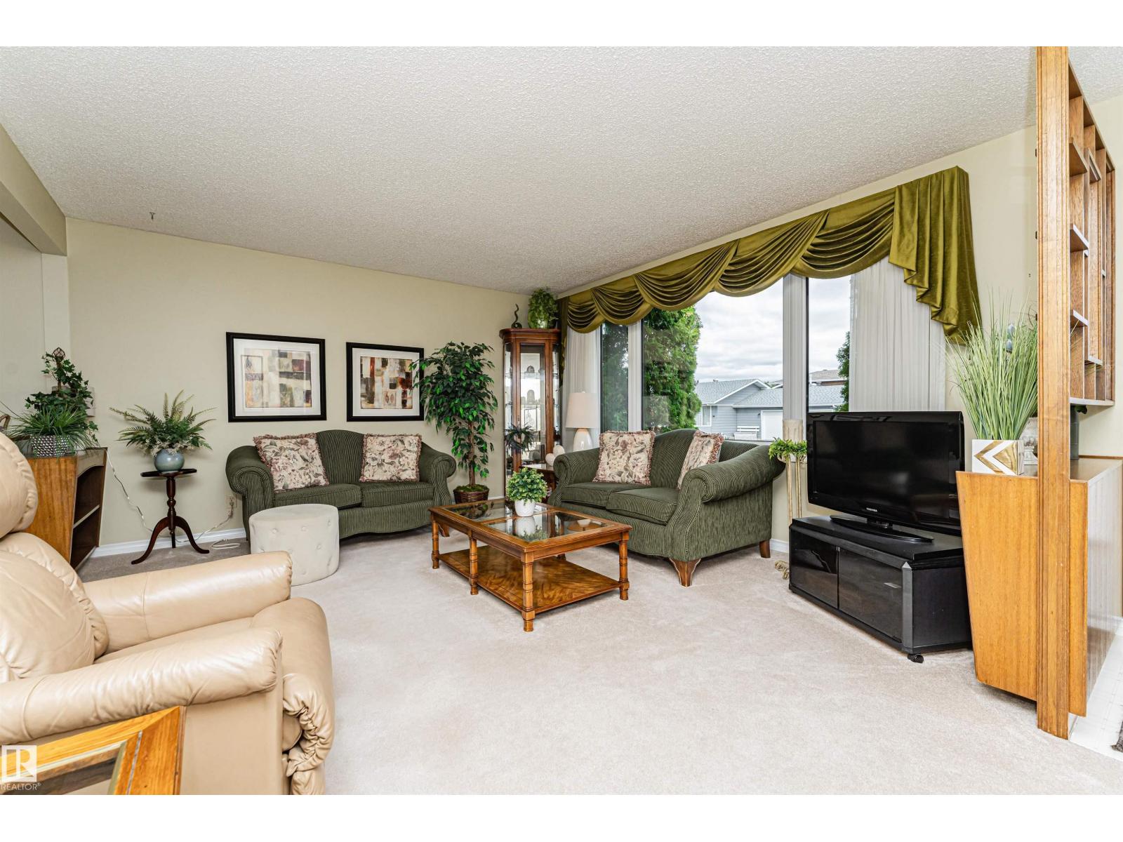 11419 149 AV NW - 8