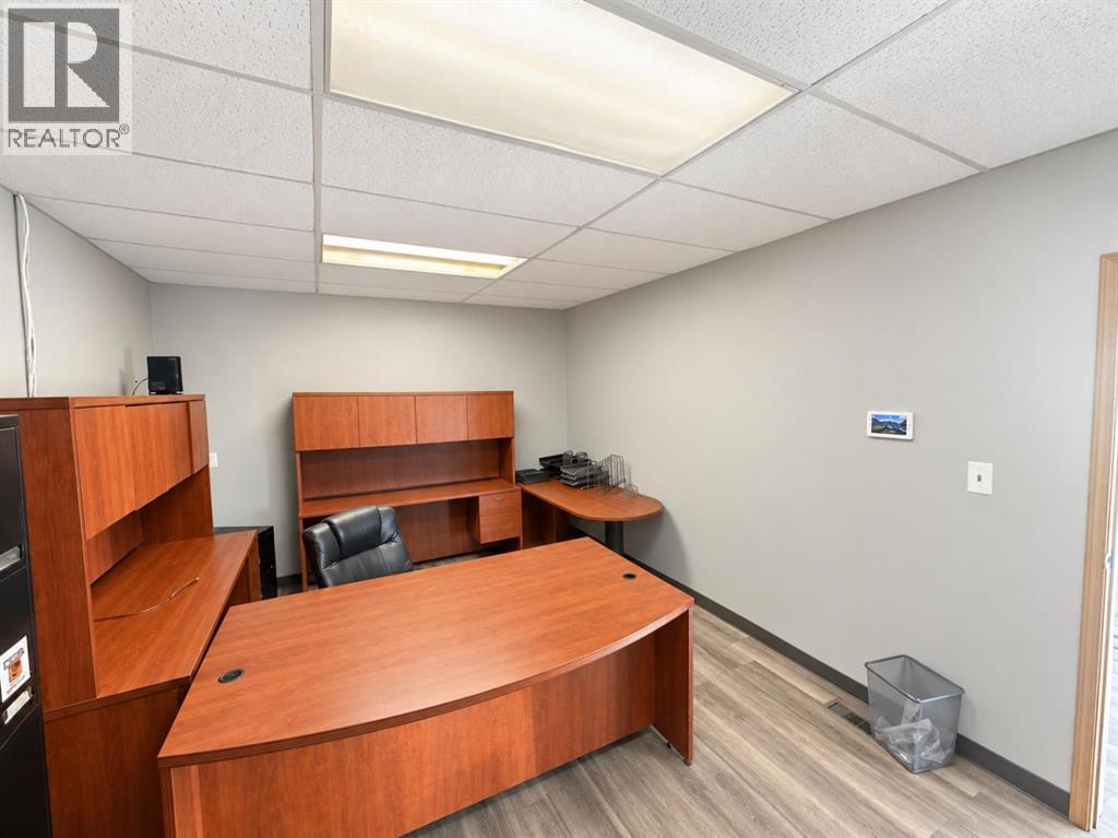 1800 49 Avenue, Red Deer, Alberta, T4R2N7, Red Deer, Alberta — photo 4 of 5