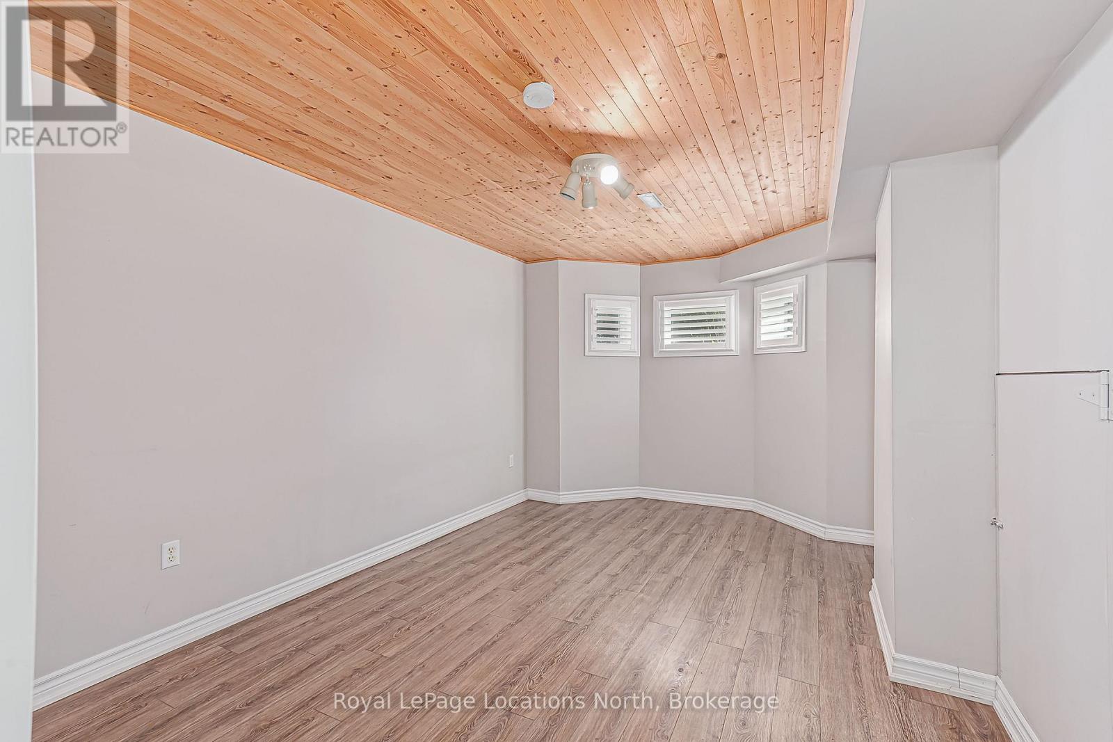 77 SILVER BIRCH AVENUE - Image 34
