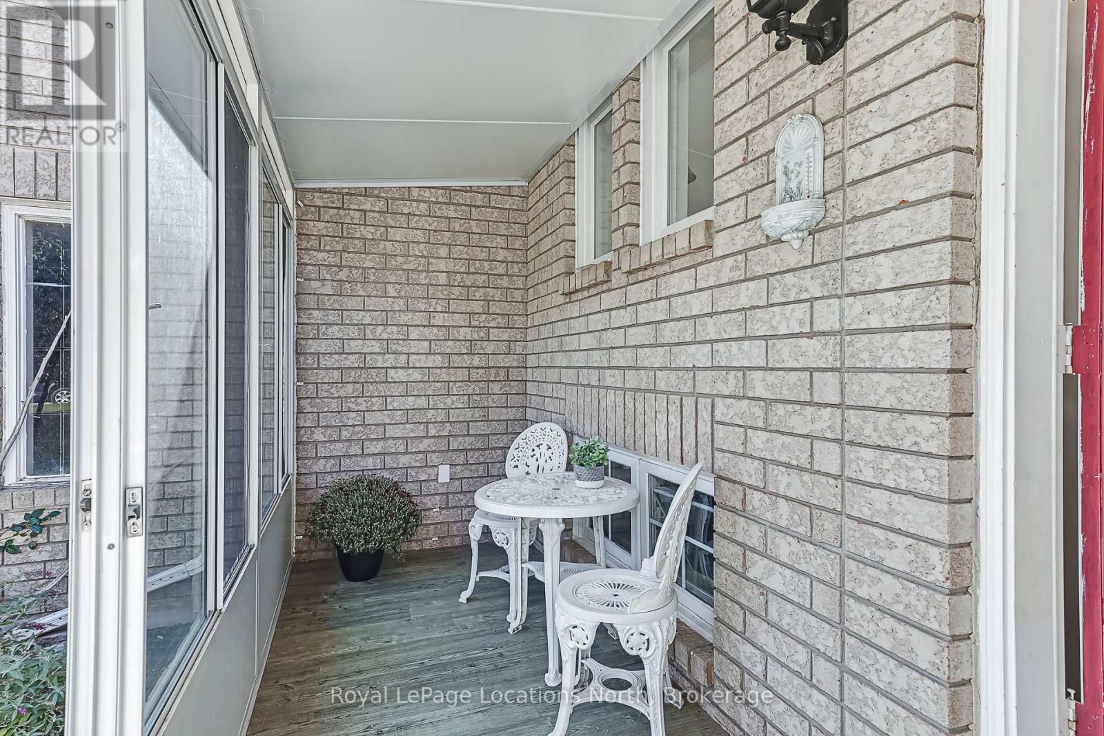 77 SILVER BIRCH AVENUE - 40