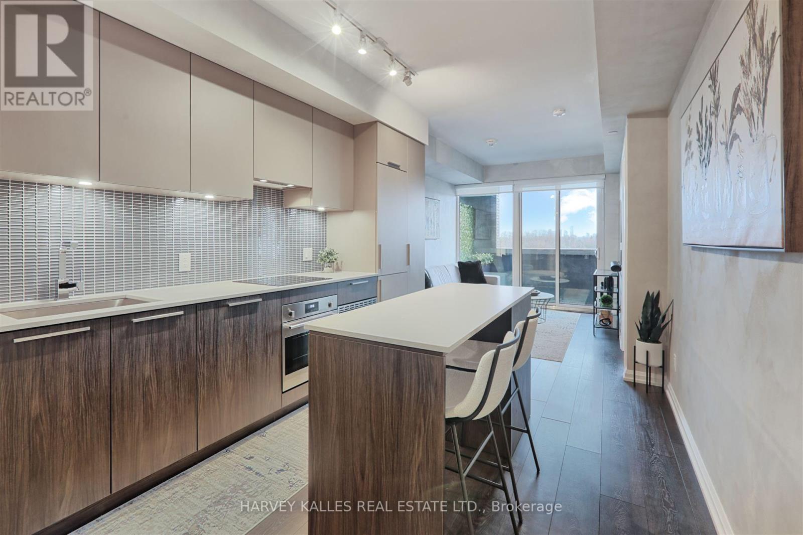Photo of 4208 Dundas Street