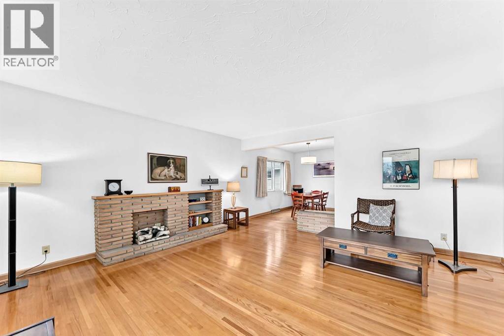14 Carnarvon Way NW - photo 7