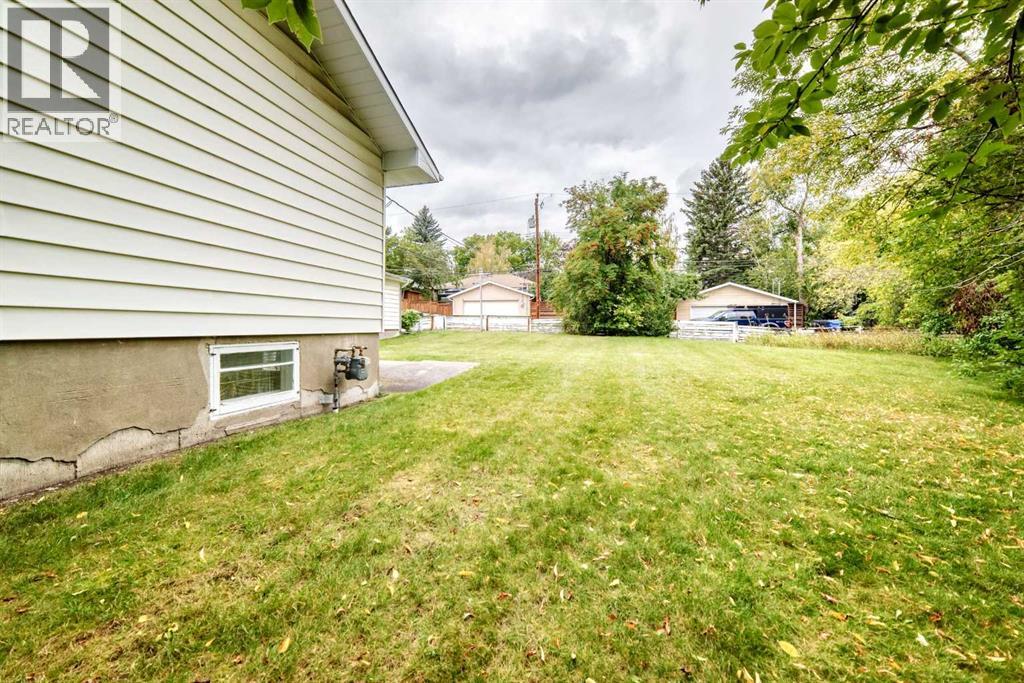 14 Carnarvon Way NW - photo 35