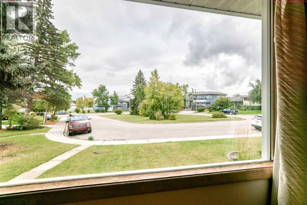 14 Carnarvon Way NW - photo 28