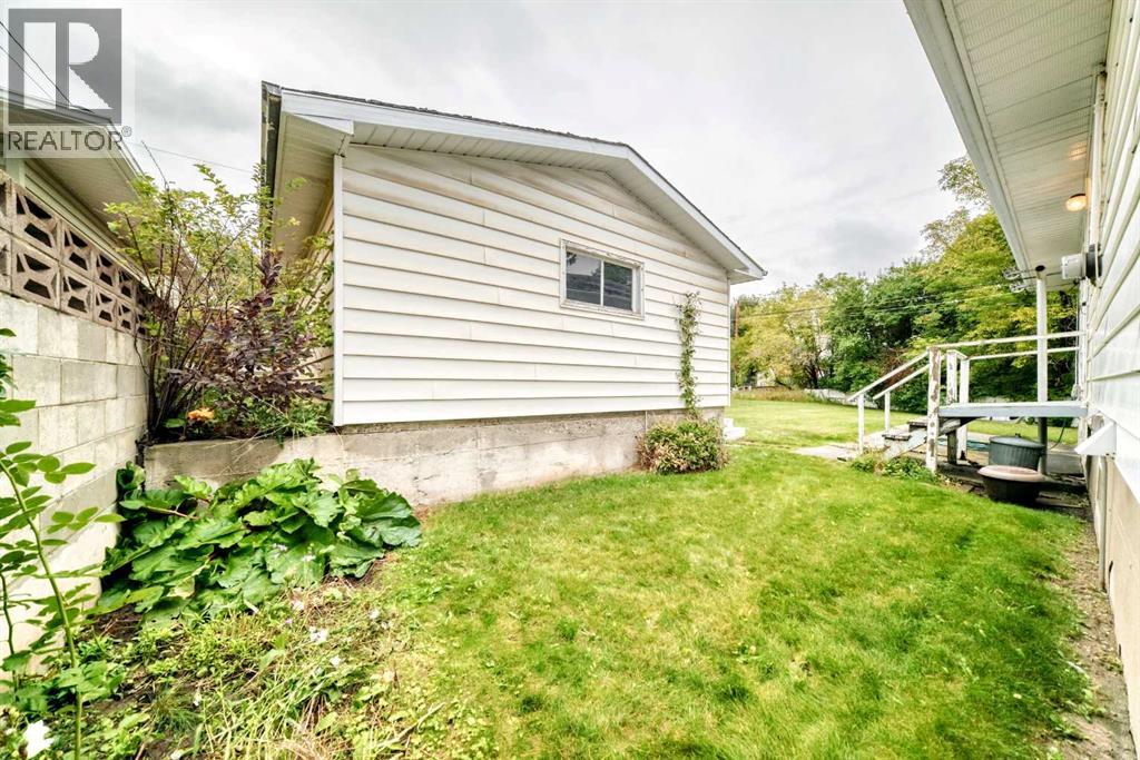 14 Carnarvon Way NW - photo 31