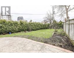 2 Leita Court, Toronto, ON M9A4W2 Photo 24
