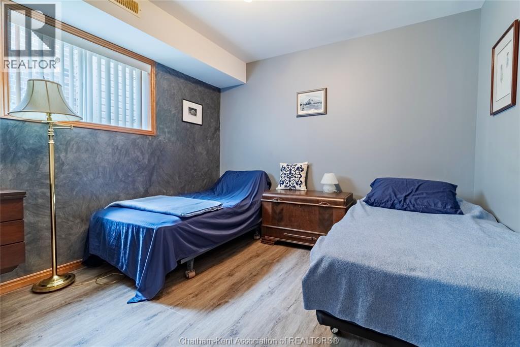 7 FROBISHER COURT - 32