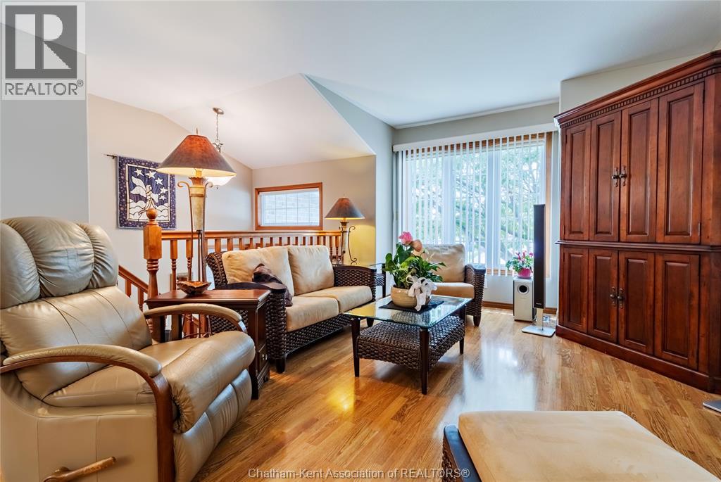 7 FROBISHER COURT - 7