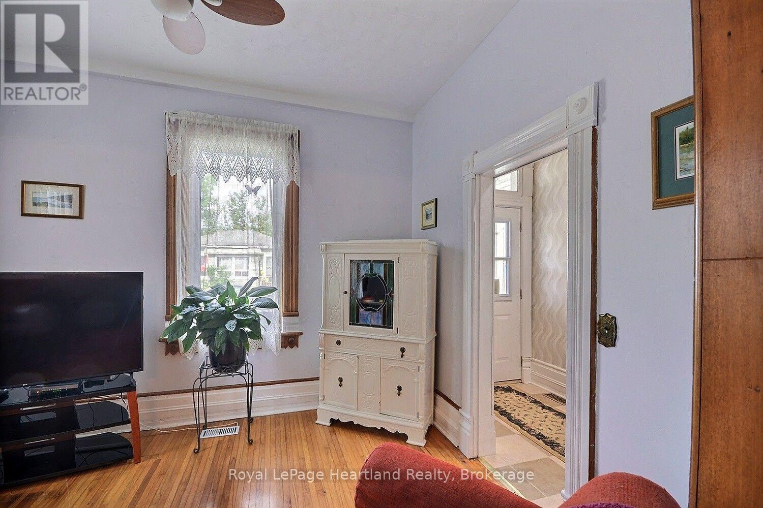 32 RATTENBURY STREET W - 11
