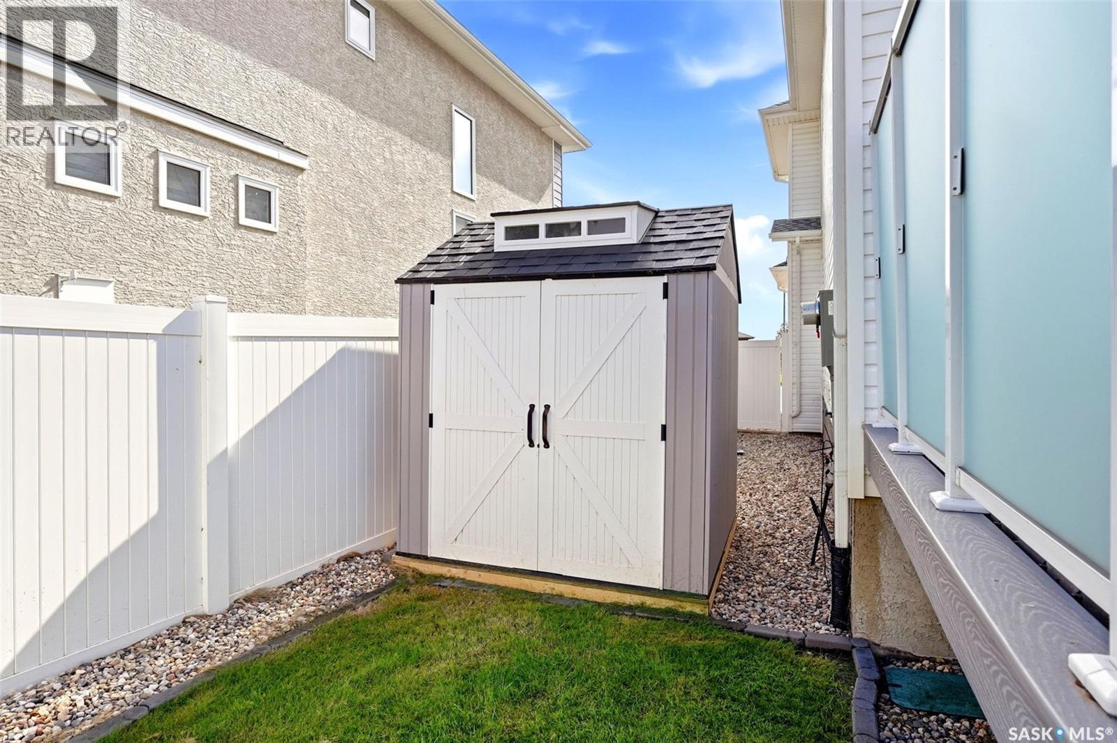 8933 Kestral DRIVE photo 45