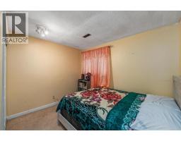 125 Oaktree Lane Sw, Calgary, AB T2V4E3 Photo 12