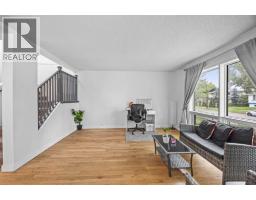 4pc Bathroom - 2320 Woodview Drive Sw, Calgary, AB T2W4X6 Photo 6
