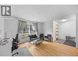 Bedroom - 2320 Woodview Drive Sw, Calgary, AB T2W4X6 Photo 8