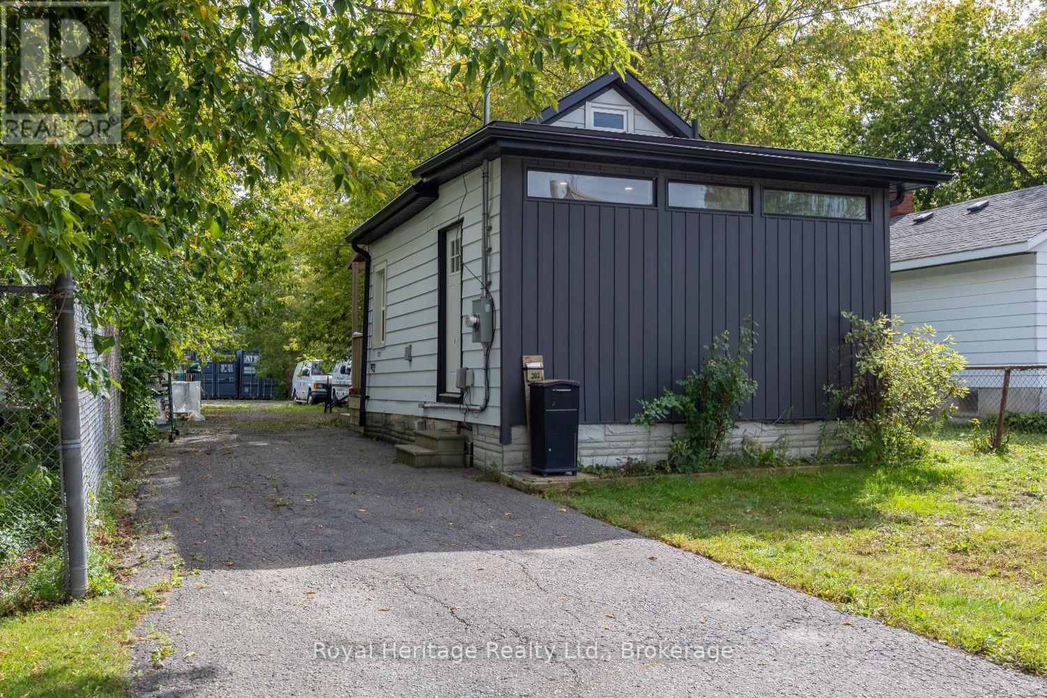 203 Valencia Road, Oshawa (Lakeview), Ontario, L1J1P2, Oshawa (Lakeview), Ontario — photo 3 of 5