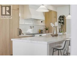 2025 27 Avenue SW - photo 1