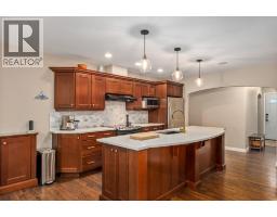 Bedroom - 1703 31 Street Sw, Calgary, AB T3C1N2 Photo 11