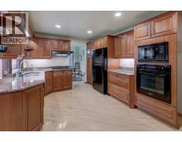 4pc Bathroom - 6 Vardana Place Nw, Calgary, AB T3A0C5 Photo 8