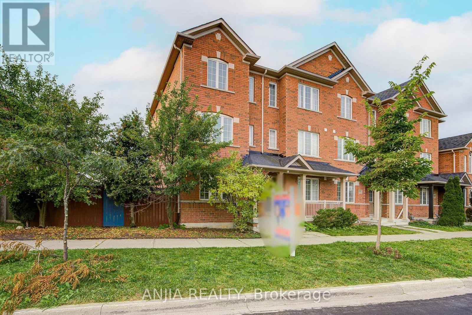 375 WHITE’S HILL AVENUE, Markham