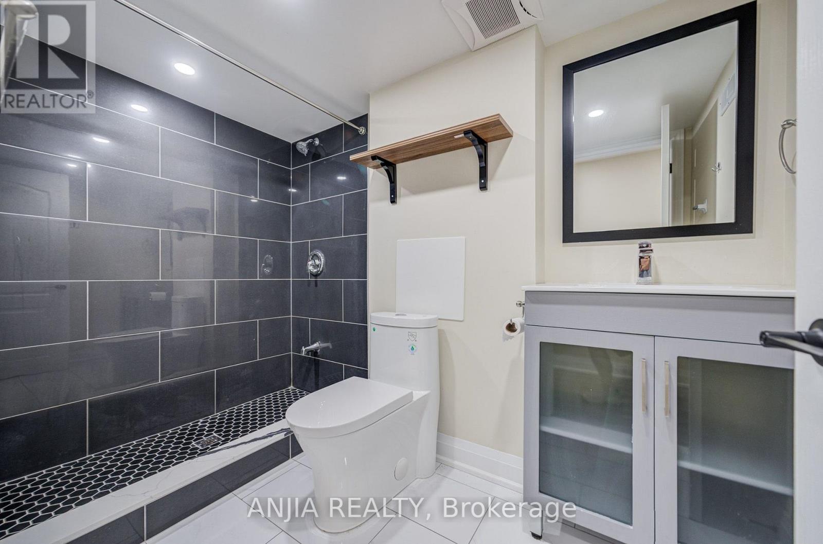 375 WHITE'S HILL AVENUE - 43