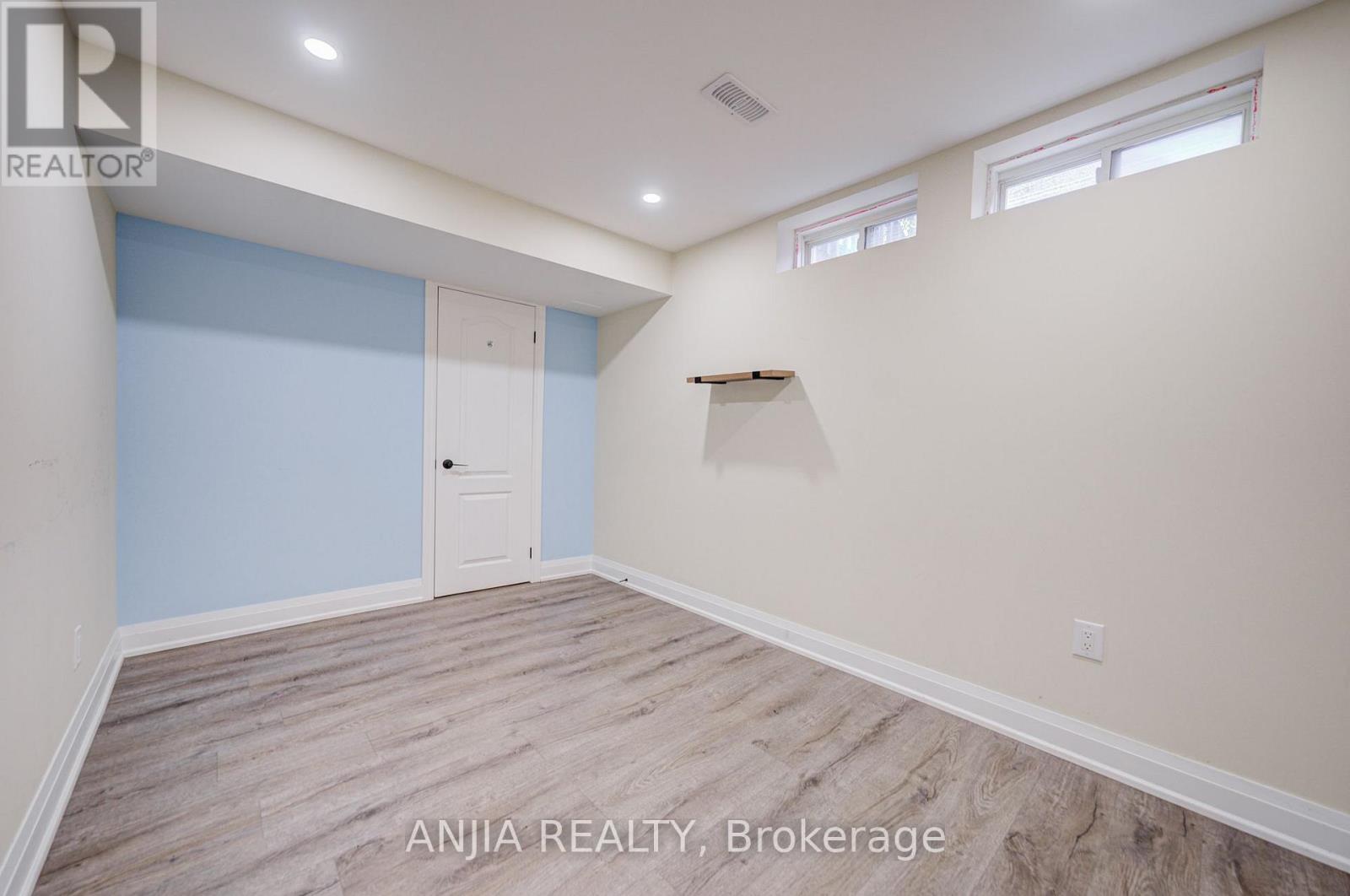 375 WHITE'S HILL AVENUE - Image 44