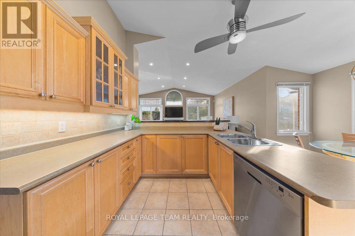 6 AMBERLAKES DRIVE - Image 15