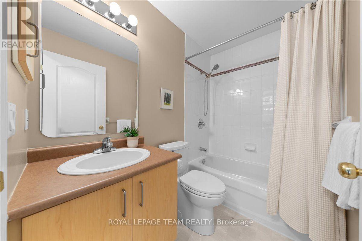 6 AMBERLAKES DRIVE - 22