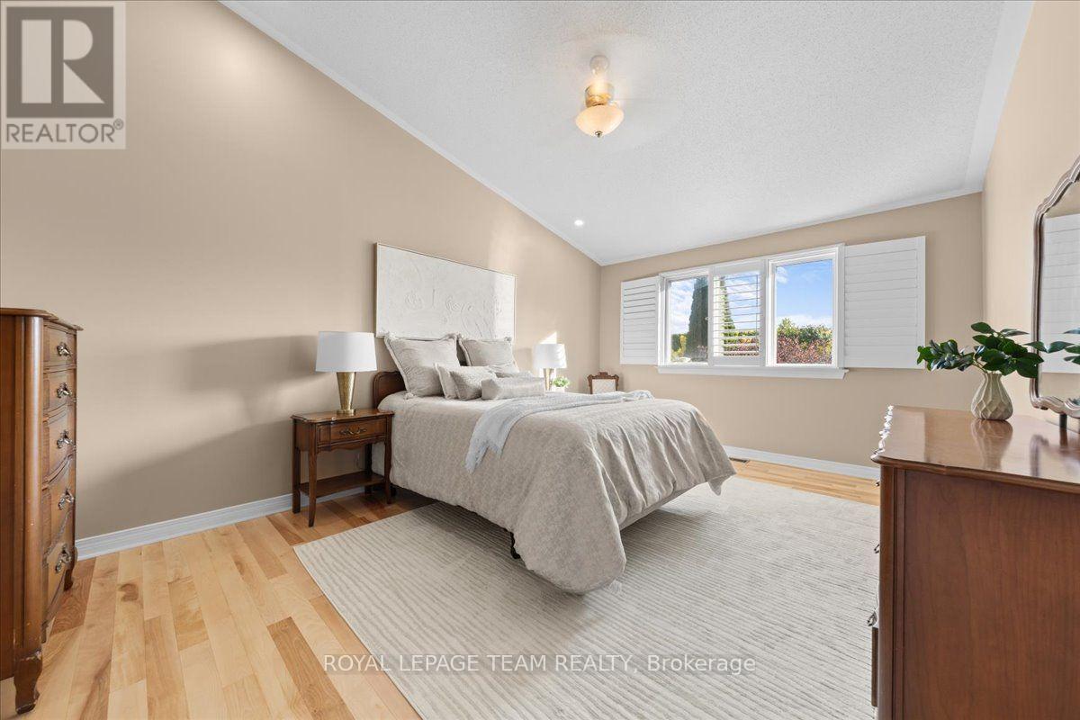 6 AMBERLAKES DRIVE - 23