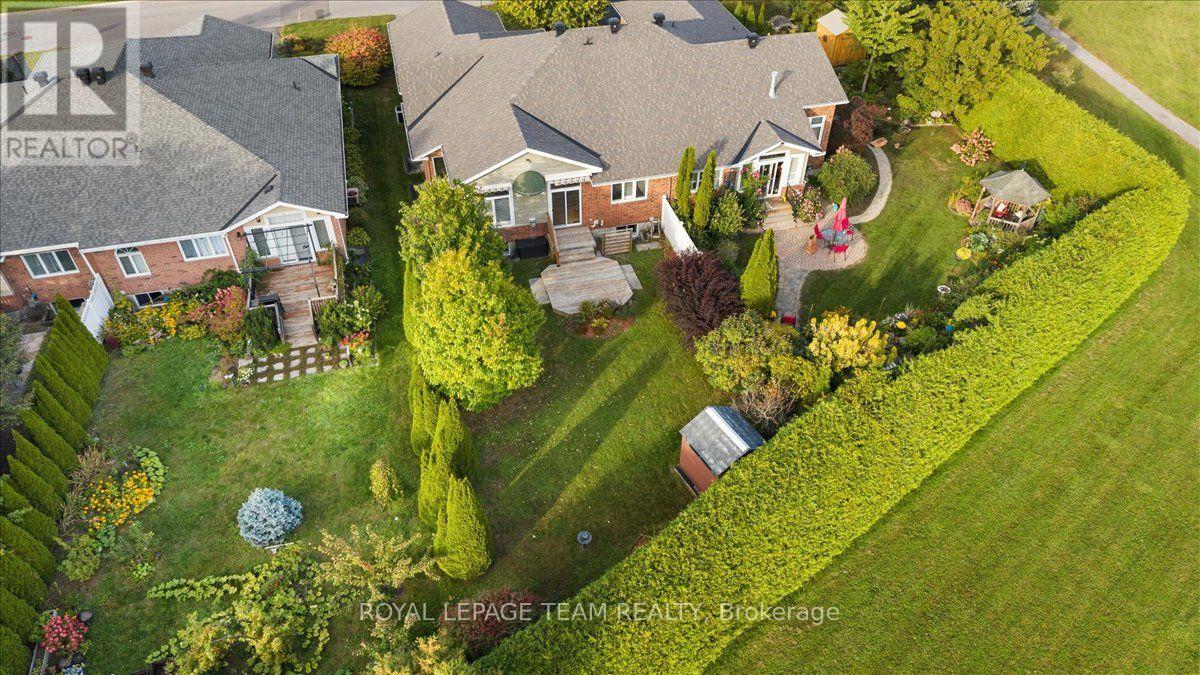6 AMBERLAKES DRIVE - 37