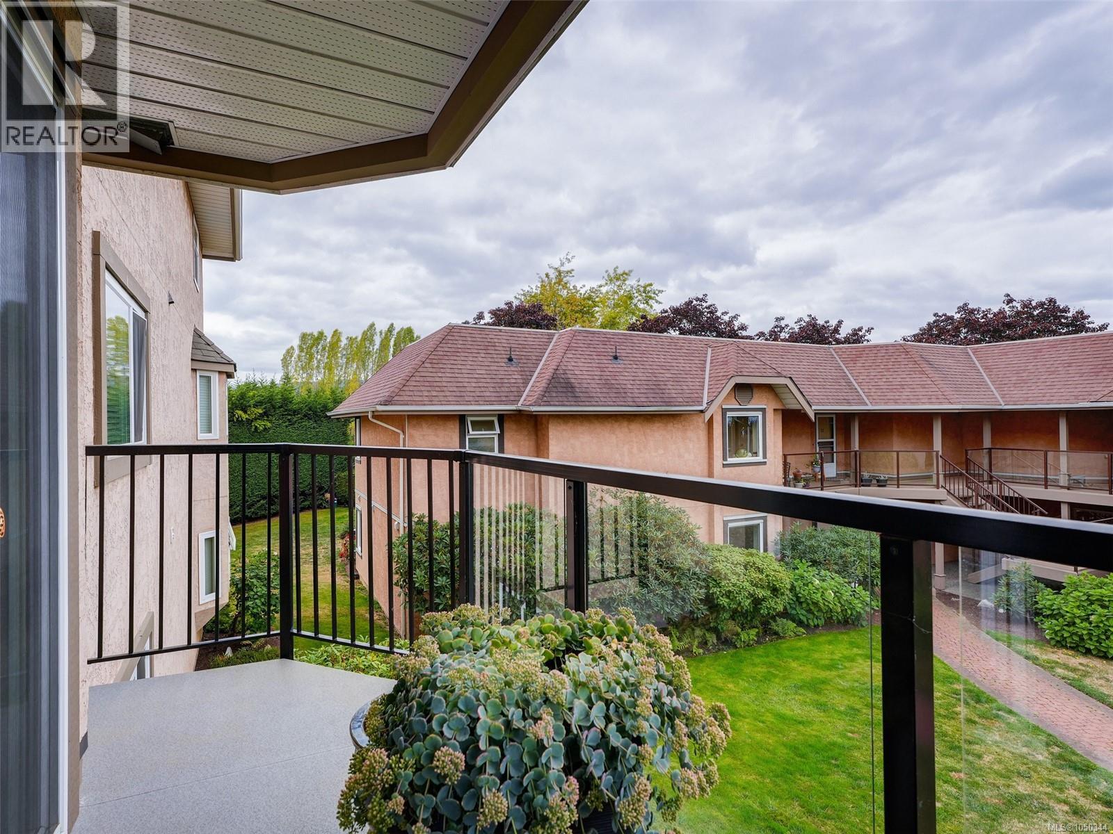 #202 7070 West Saanich Rd - 18