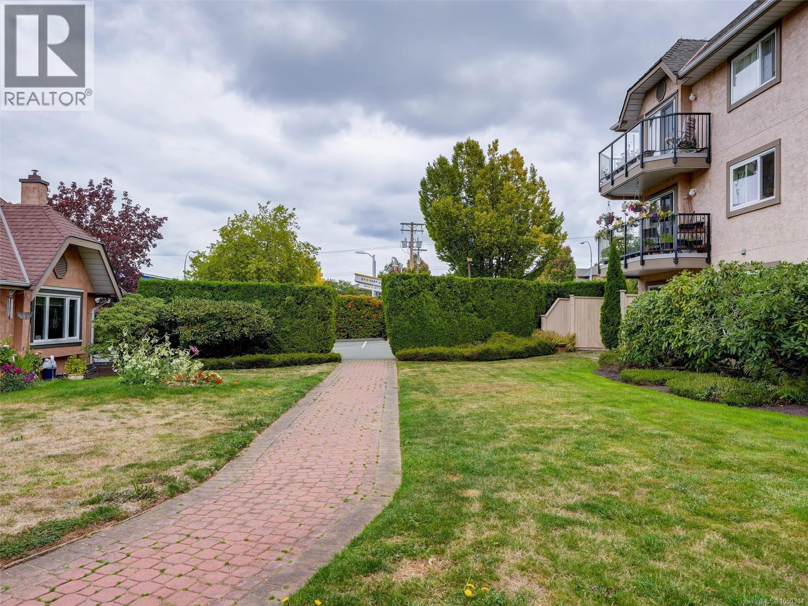 #202 7070 West Saanich Rd - 20