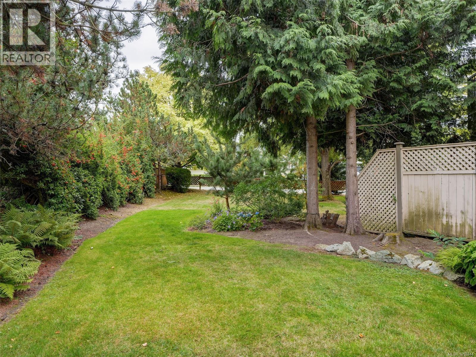 #202 7070 West Saanich Rd - 21