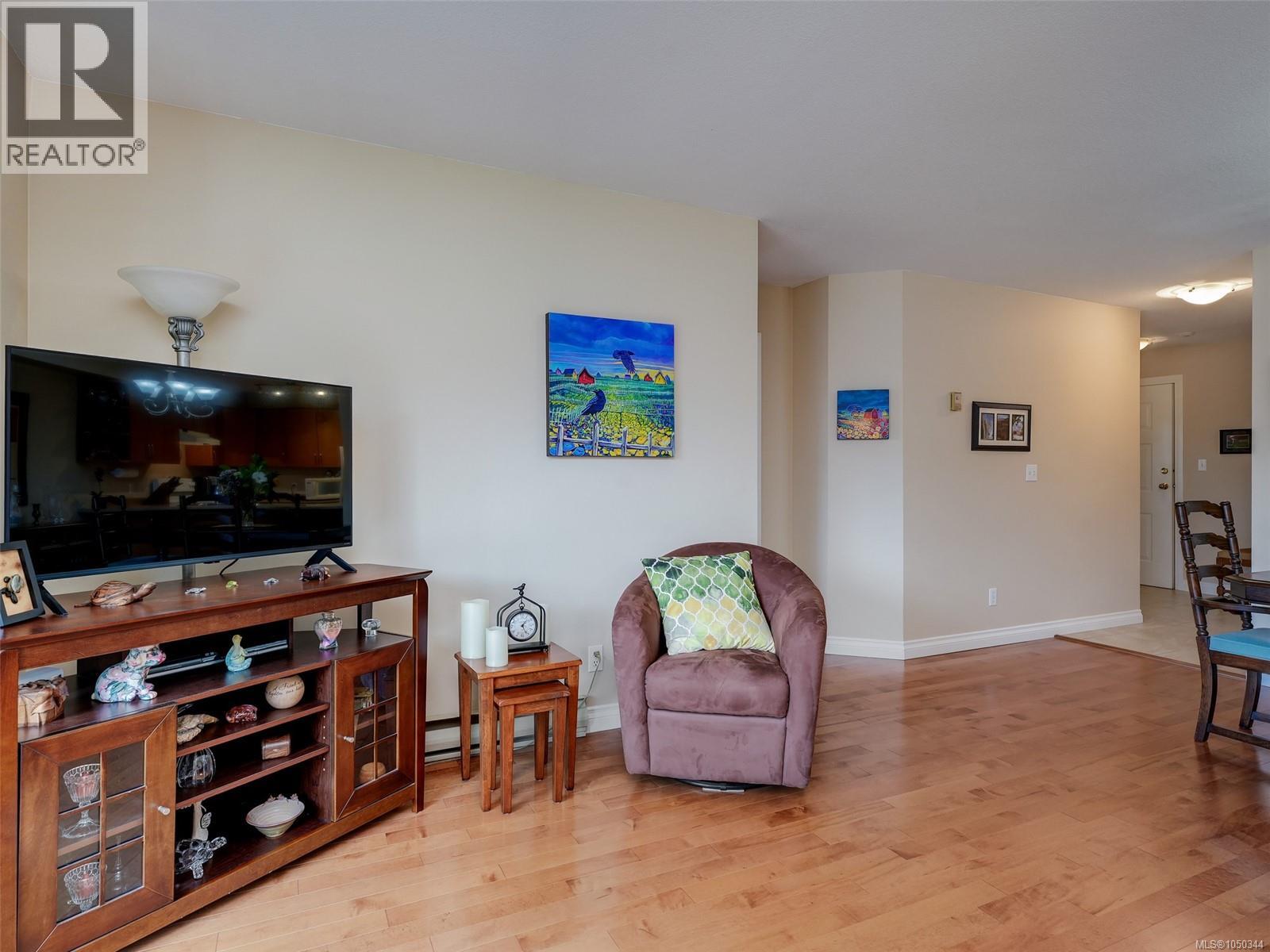 #202 7070 West Saanich Rd - 4