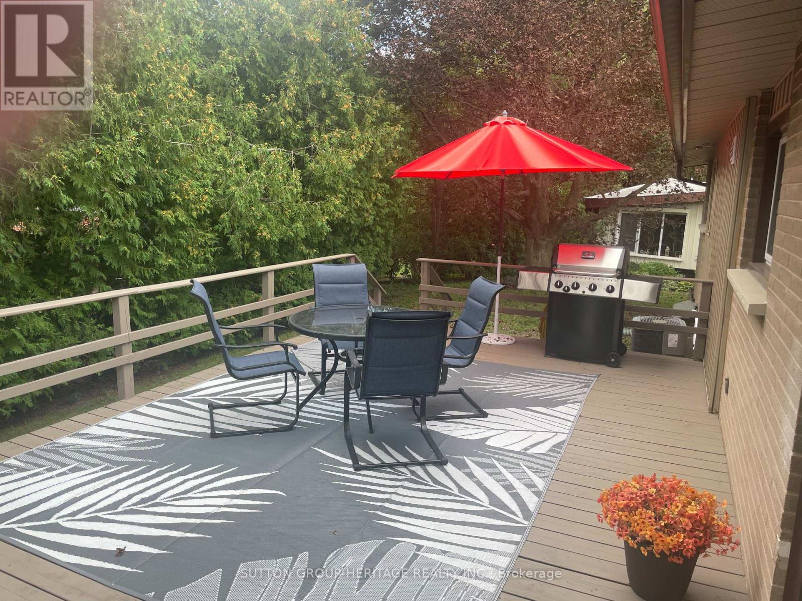160 LAUREL COURT - 23
