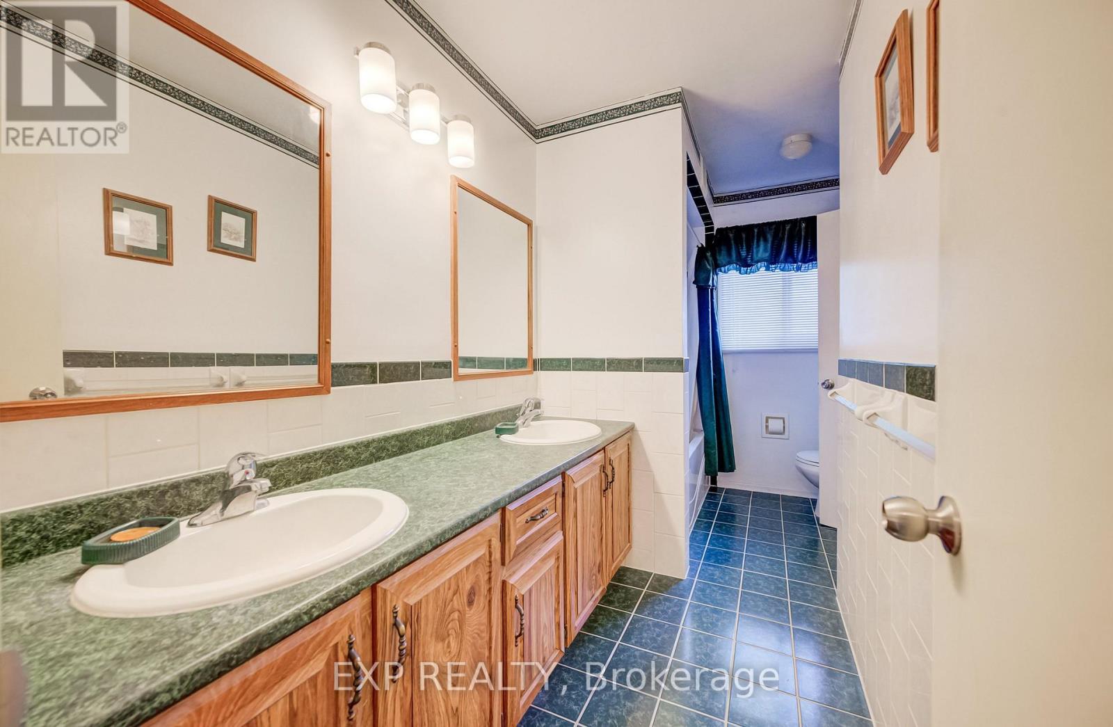 16 BONNYLYN DRIVE - 28