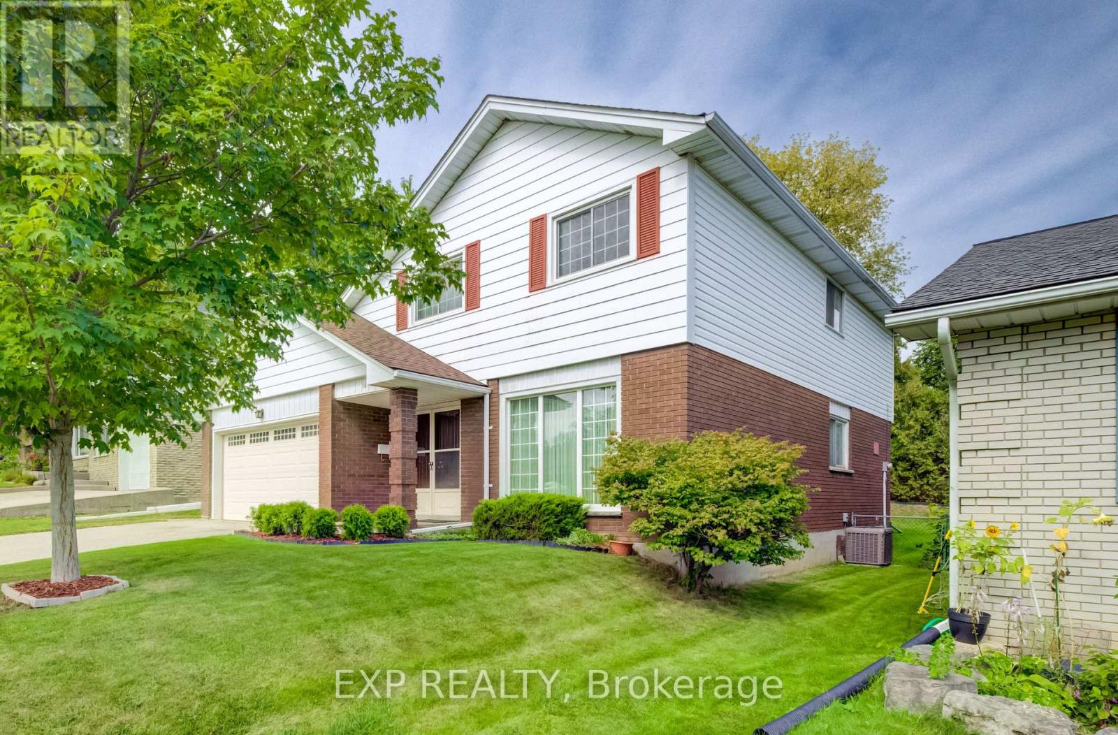 16 BONNYLYN DRIVE — photo 3