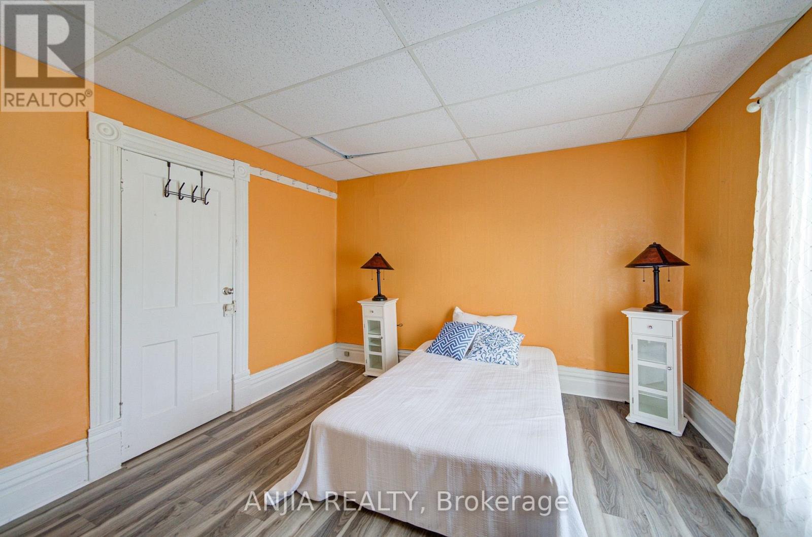 1290 ROSEBUSH ROAD - 32