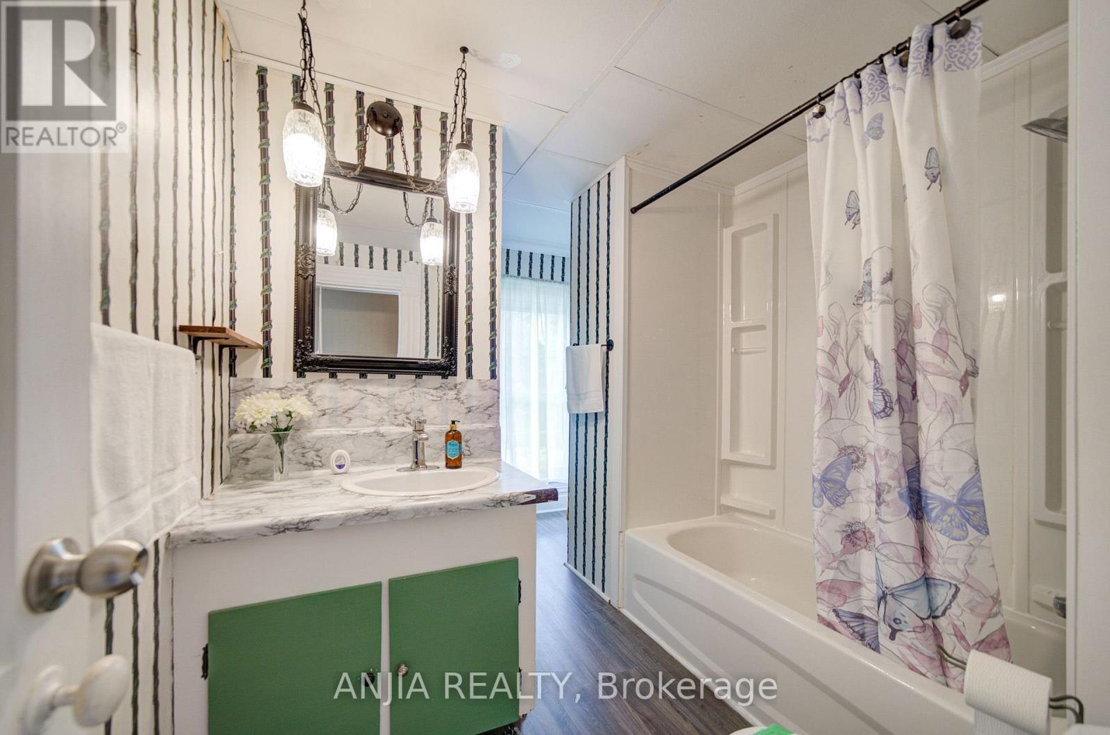 1290 ROSEBUSH ROAD - 33