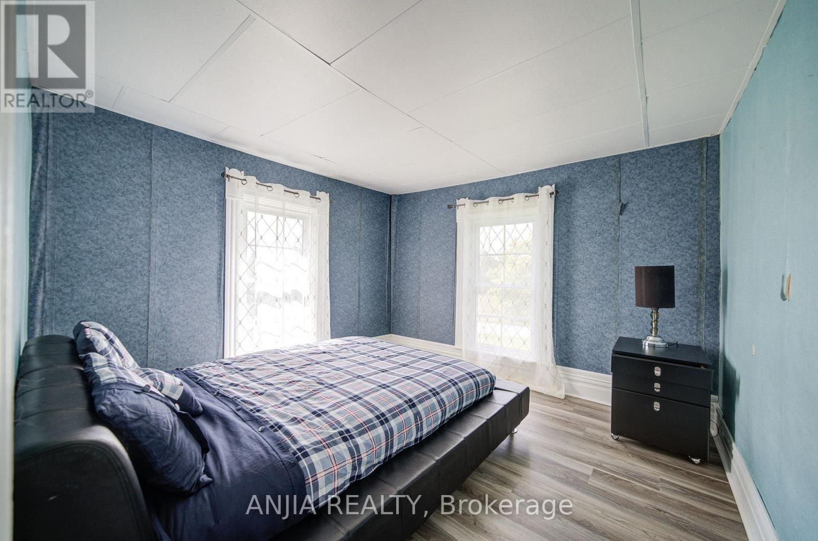 1290 ROSEBUSH ROAD - 36